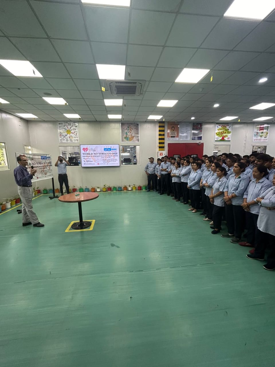 Vineet Sehgal conducting an awareness seminar on substance abuse at a corporate campus
